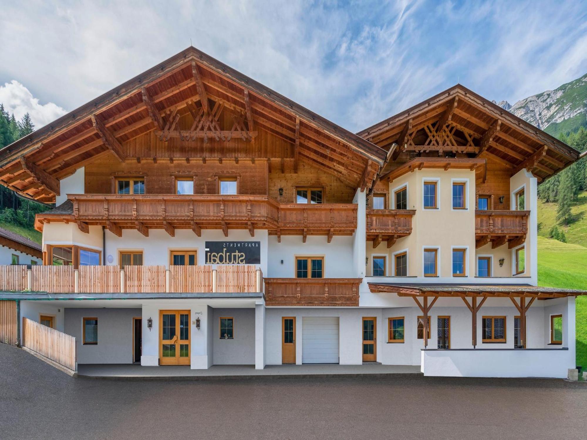 Plush Apartment With Mountain Views Neustift im Stubaital Buitenkant foto